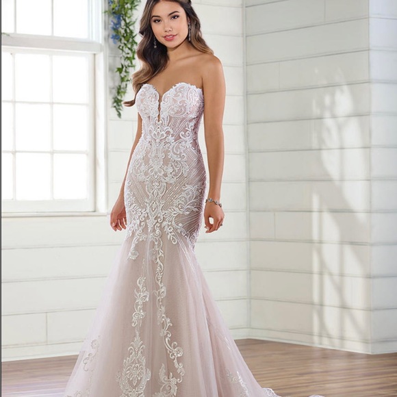 Essense of Australia d2819 wedding dress - Picture 2 of 3